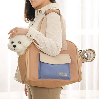 chien dans sac a dos pour chien sur epaule femme