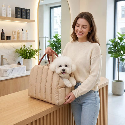 femme avec bichon sac transport chien kaki clair toiletteur