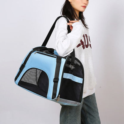 femme portant sac transport pour chien bleu tissu oxford