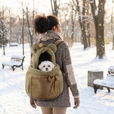 femme porte chien blanc sac a dos pour chien marron