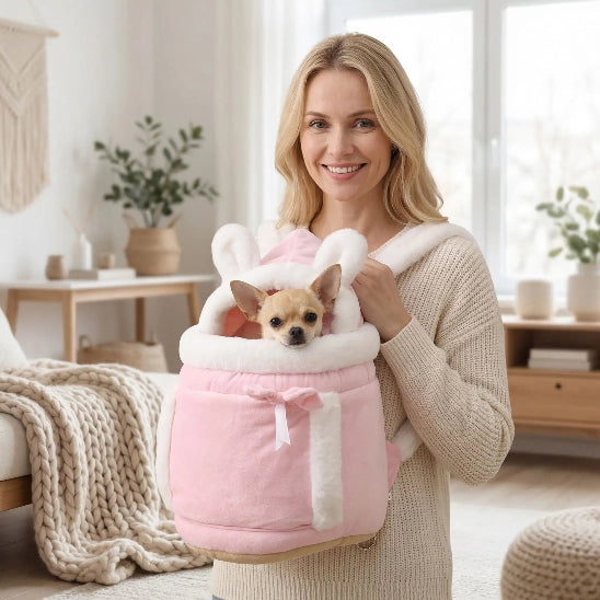femme porte chihuahua dans sac a dos pour chien rose