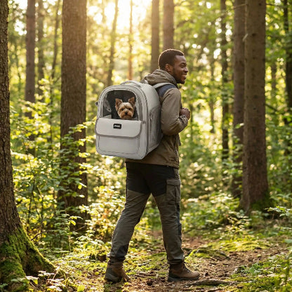 homme randonne foret yorkshire dans sac a dos pour chien
