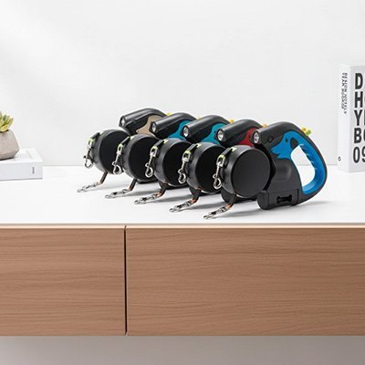 laisse double chien plusieurs coloris sur comptoir
