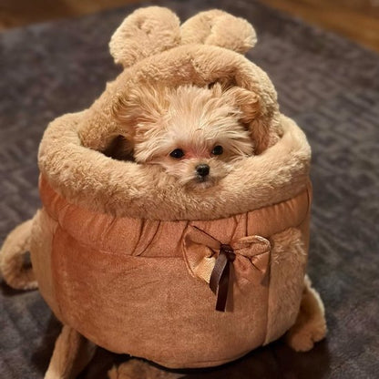 petit chien dans sac a dos pour chien marron